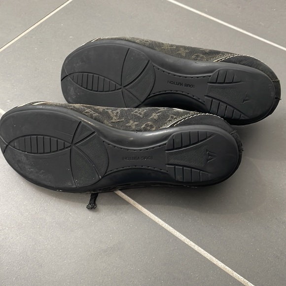 Louis Vuitton Sneakers - Picture 3 of 5